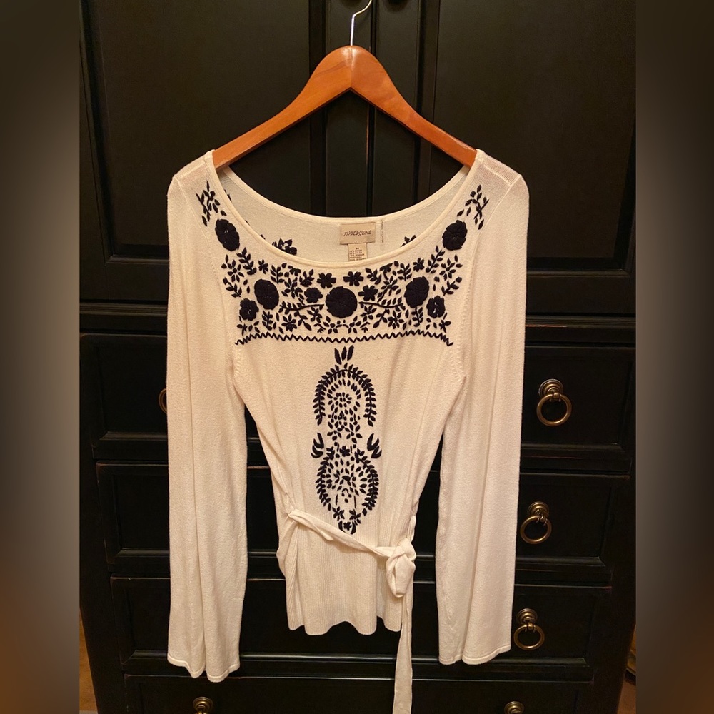 White tunic with belled out sleeves